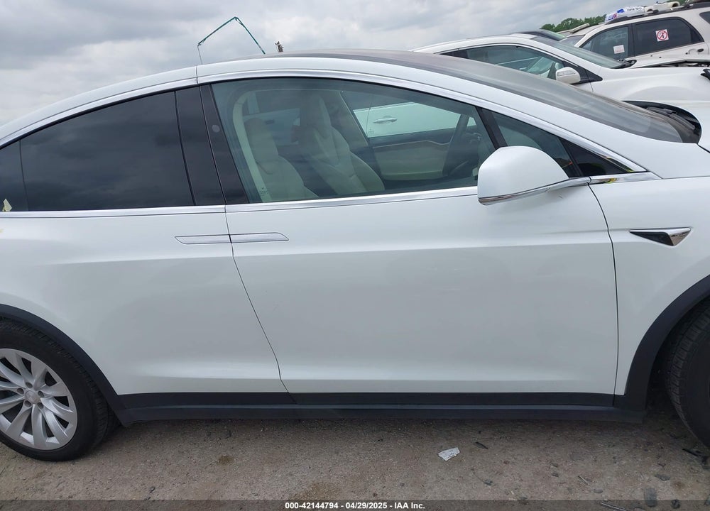 2018 TESLA MODEL X 100D/75D/P100D VIN: 5YJXCAE20JF137531