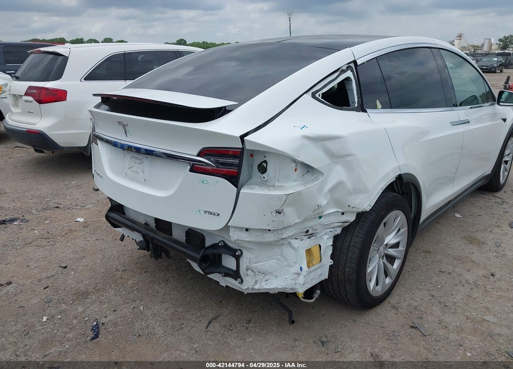 2018 TESLA MODEL X 100D/75D/P100D VIN: 5YJXCAE20JF137531