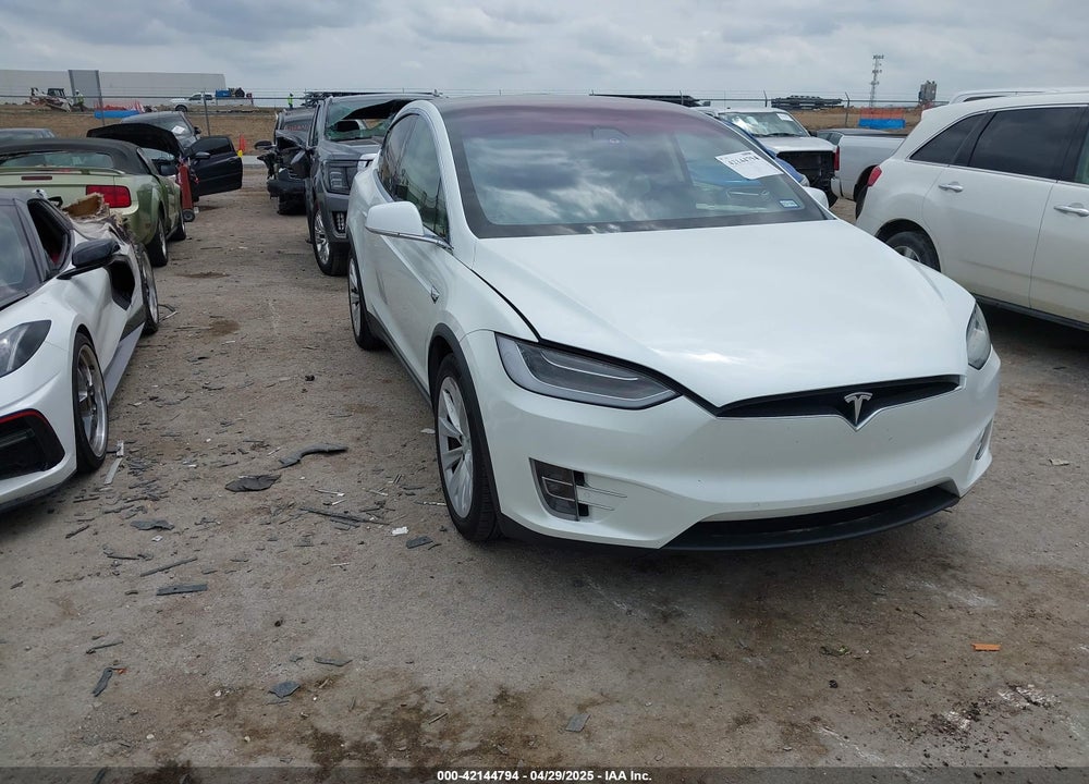 2018 TESLA MODEL X 100D/75D/P100D VIN: 5YJXCAE20JF137531