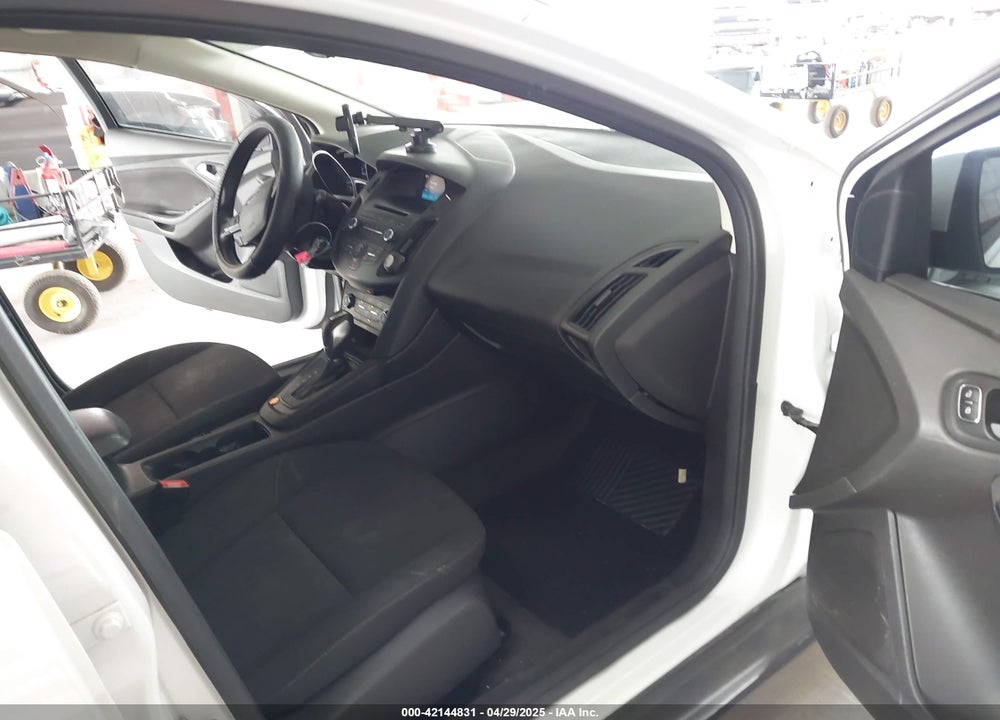 2016 FORD FOCUS VIN: 1FADP3K22GL264347