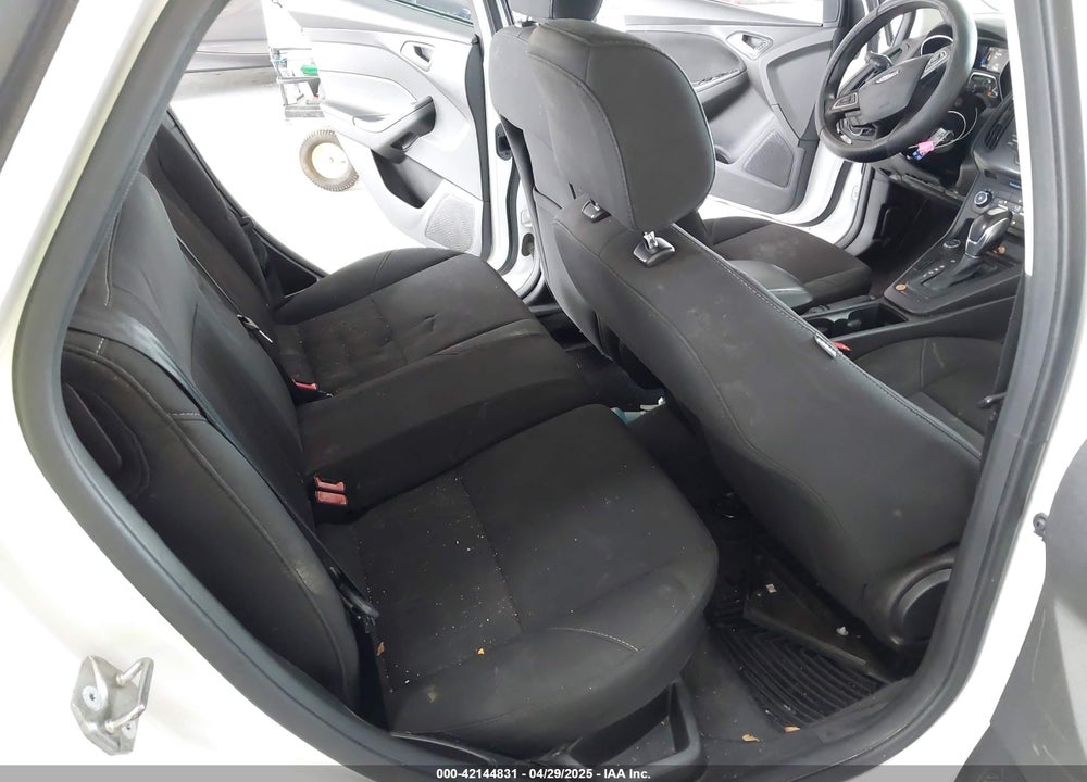 2016 FORD FOCUS VIN: 1FADP3K22GL264347