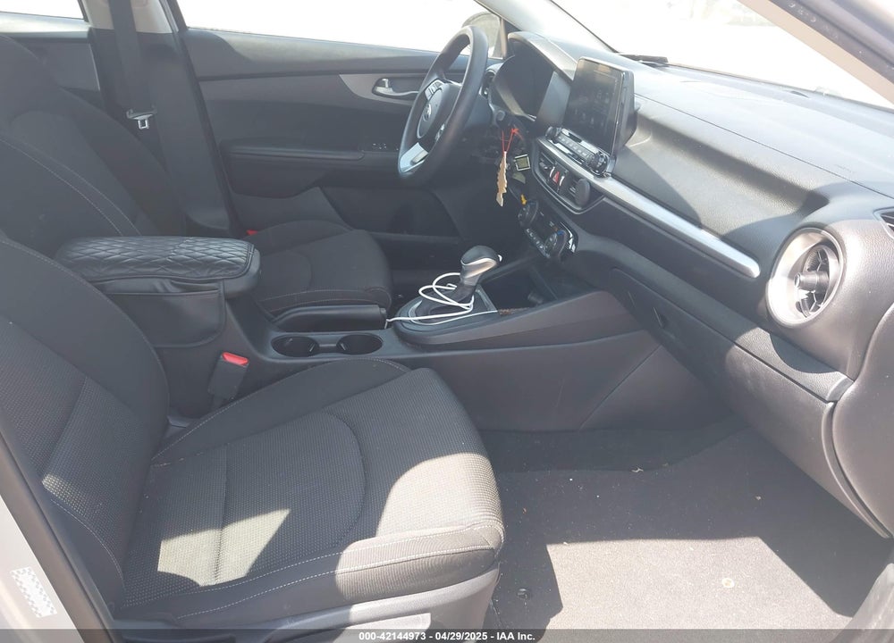 2019 KIA FORTE LXS VIN: 3KPF24AD1KE086328