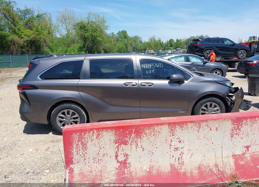 2021 TOYOTA SIENNA LE VIN: 5TDKSKFC4MS004345