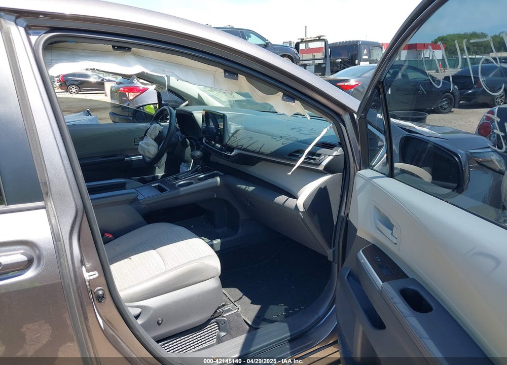 2021 TOYOTA SIENNA LE VIN: 5TDKSKFC4MS004345