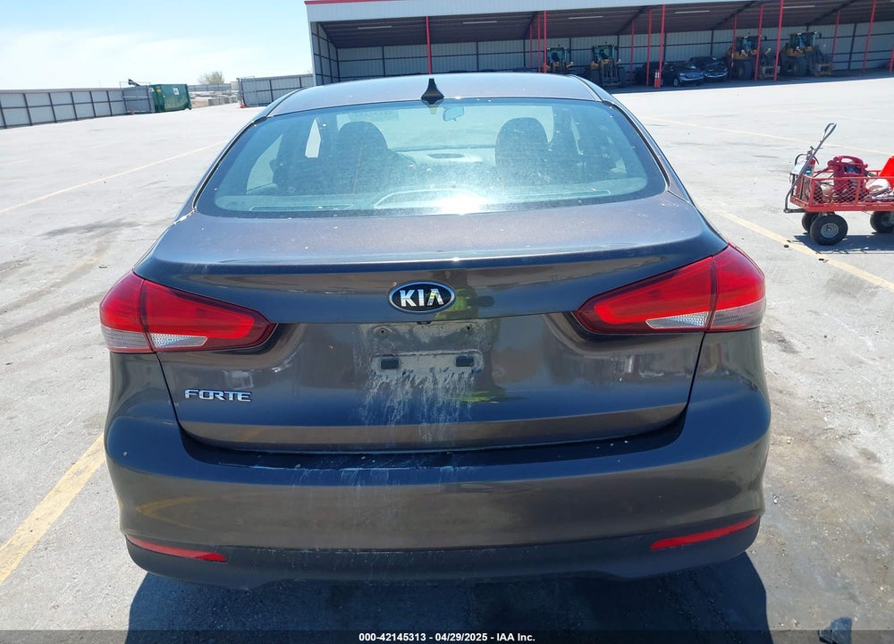 2017 KIA FORTE VIN: 3KPFL4A77HE116738
