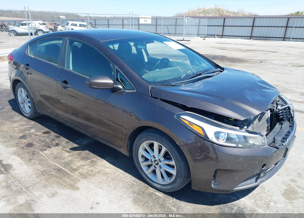 2017 KIA FORTE VIN: 3KPFL4A77HE116738