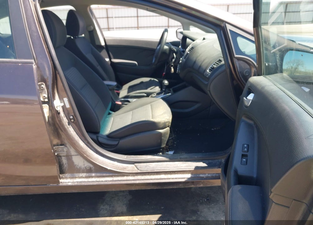 2017 KIA FORTE VIN: 3KPFL4A77HE116738