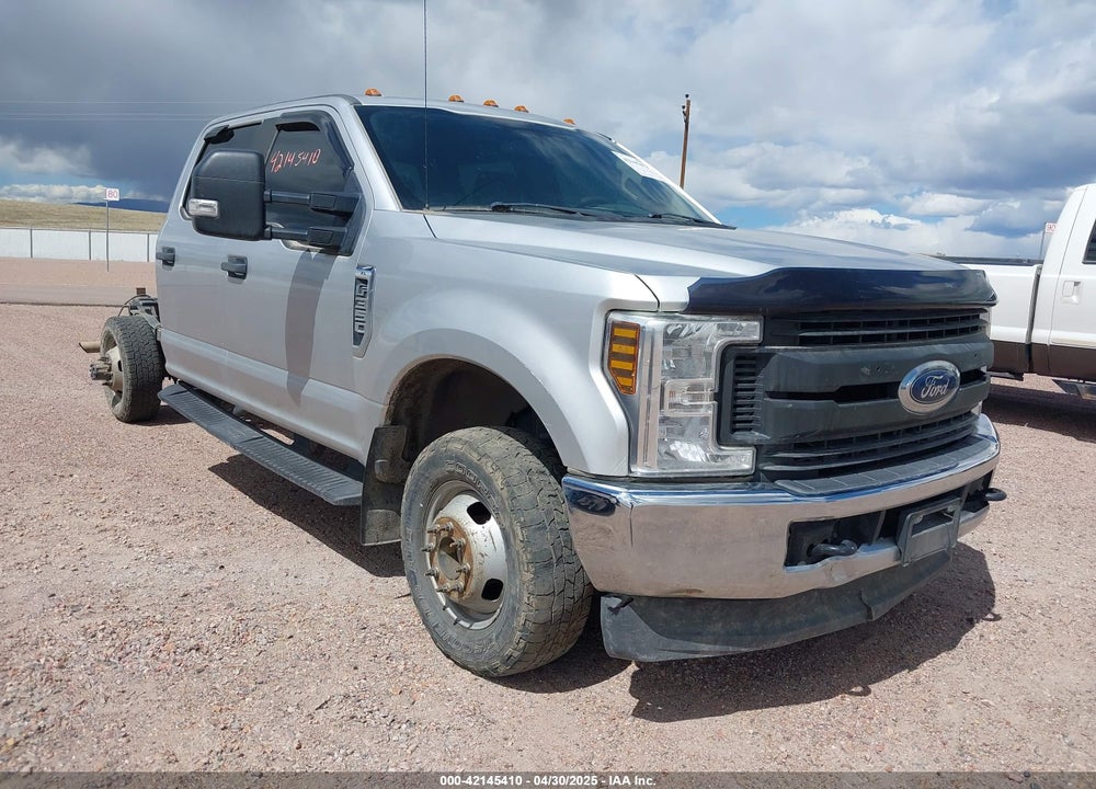 2018 FORD F-350 CHASSIS XL VIN: 1FD8W3H67JEB71792