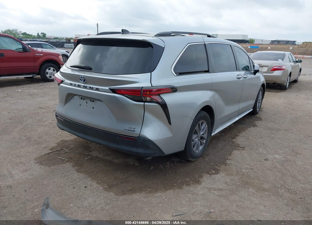 2021 TOYOTA SIENNA XLE VIN: 5TDYRKEC9MS041334