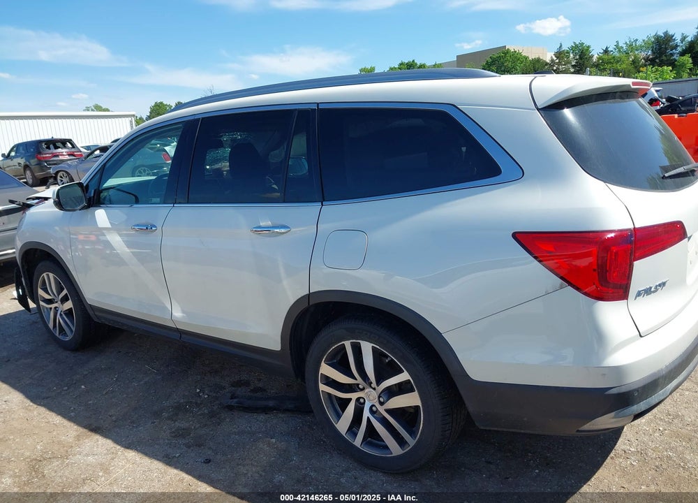 2018 HONDA PILOT VIN: 5FNYF6H95JB001137