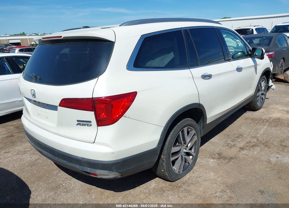 2018 HONDA PILOT VIN: 5FNYF6H95JB001137