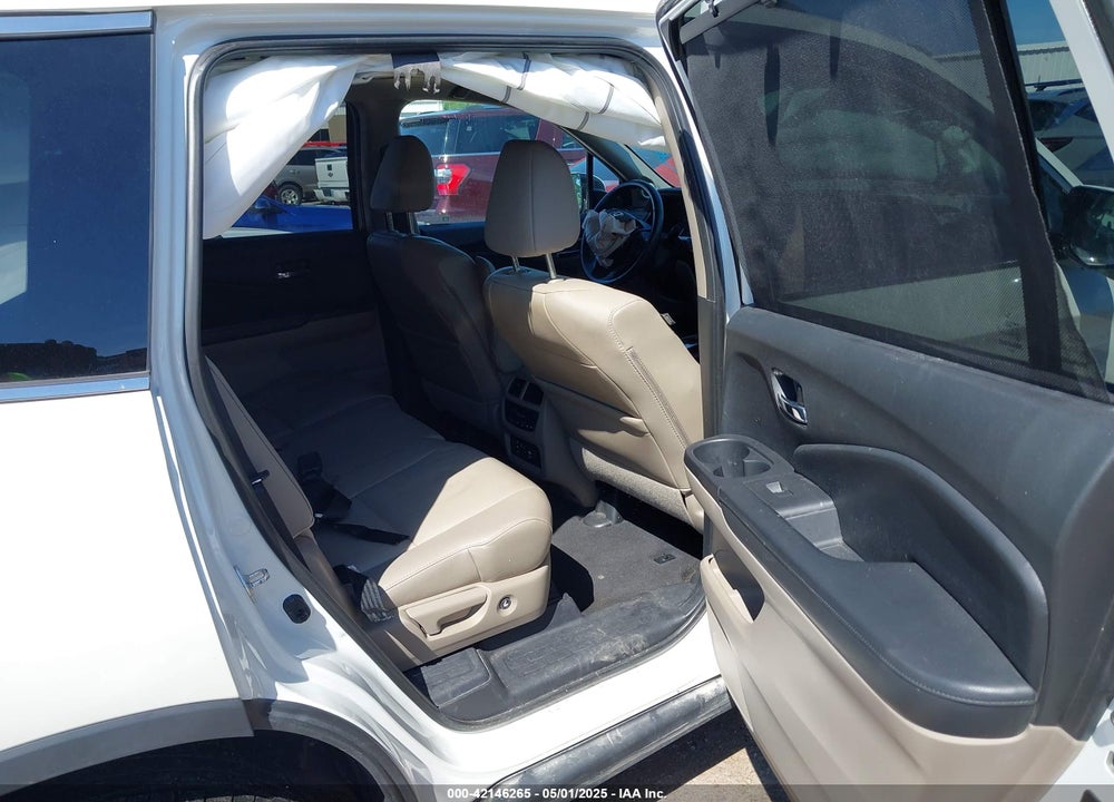 2018 HONDA PILOT VIN: 5FNYF6H95JB001137
