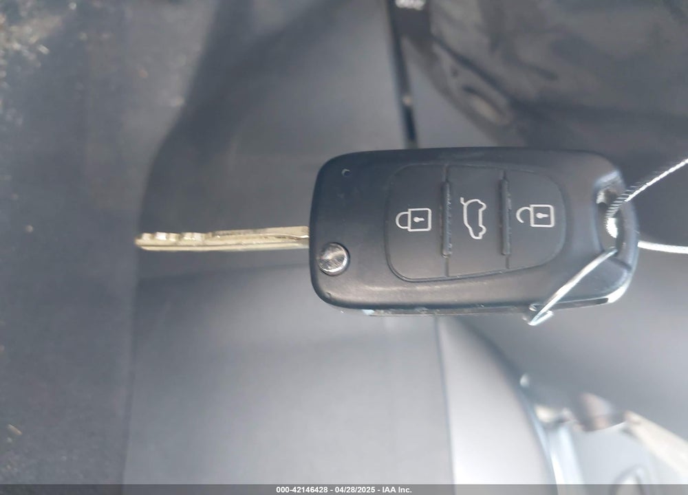 2011 KIA SOUL VIN: KNDJT2A25B7328192