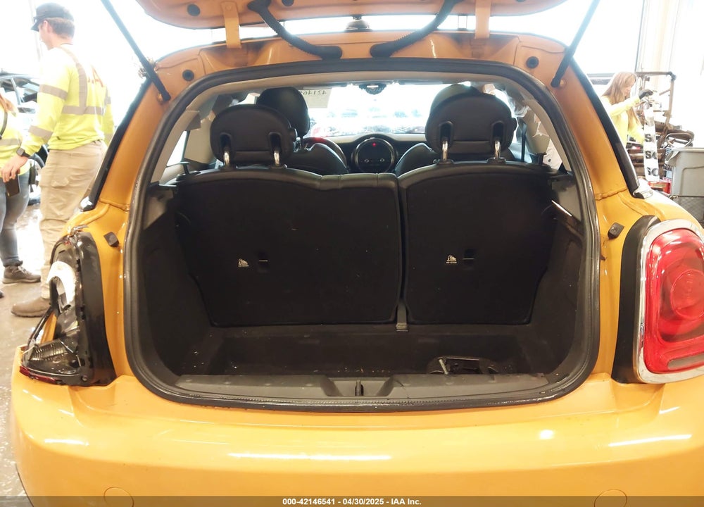 2015 MINI COOPER VIN: WMWXM5C57FT942137