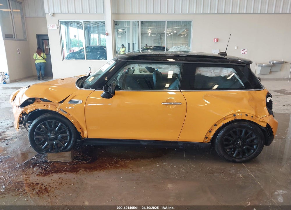 2015 MINI COOPER VIN: WMWXM5C57FT942137