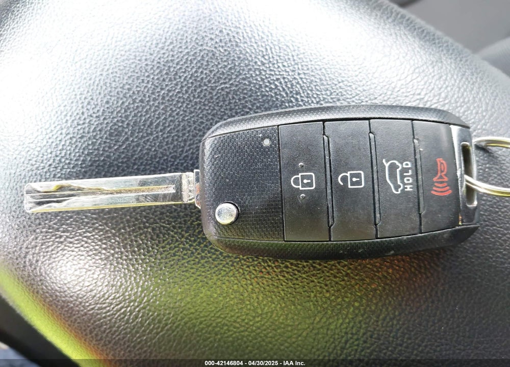 2016 KIA SOUL VIN: KNDJN2A20G7823756