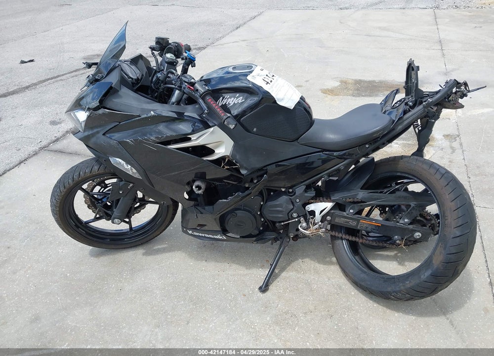 2018 KAWASAKI EX400 VIN: JKAEXKG14JDA04667