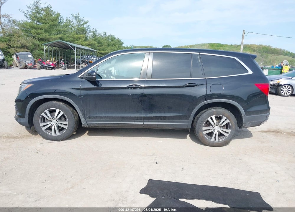 2017 HONDA PILOT VIN: 5FNYF6H60HB075761