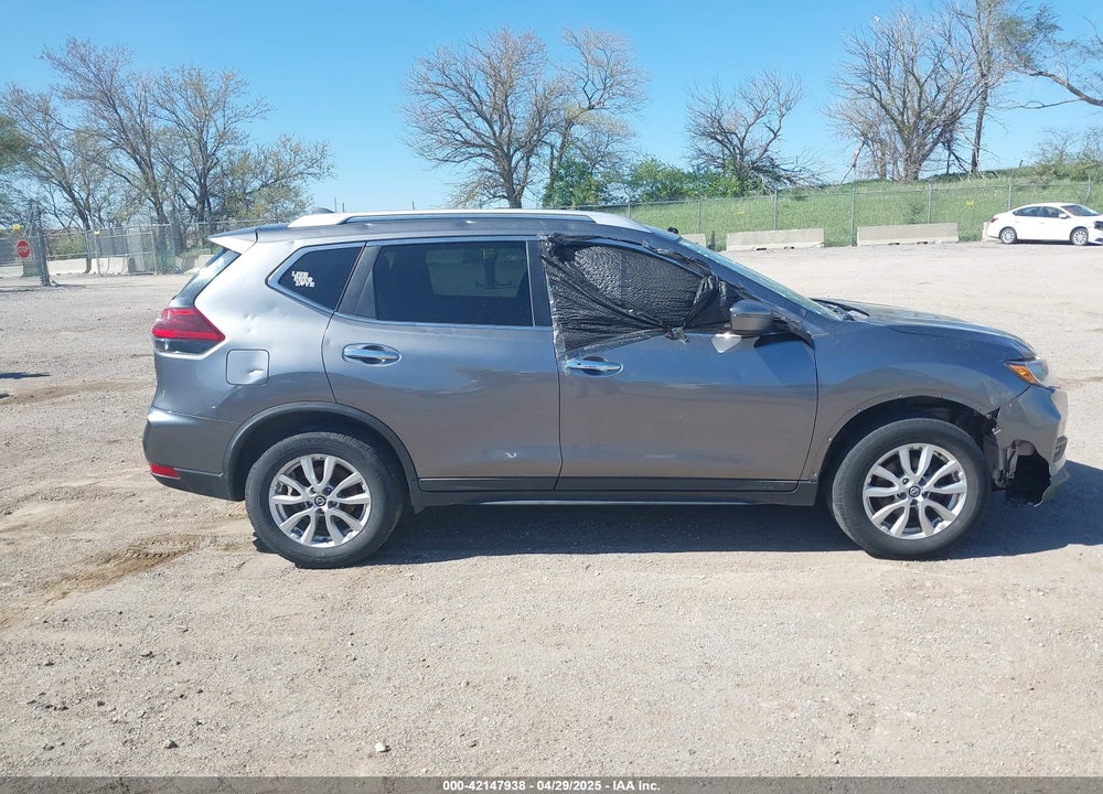 2018 NISSAN ROGUE SV VIN: KNMAT2MV4JP560805