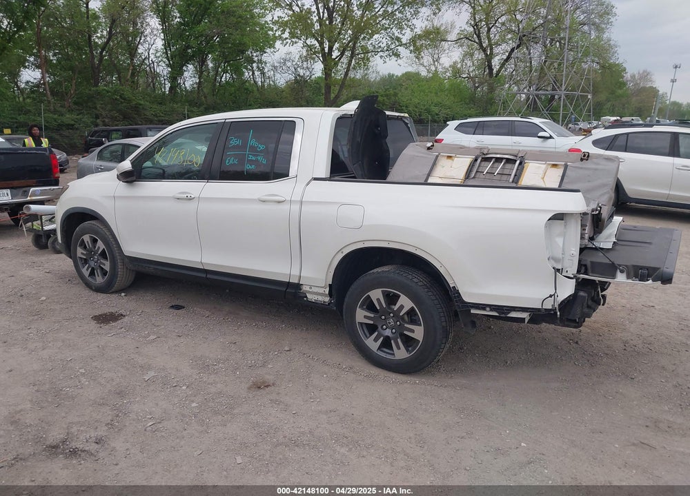 2017 HONDA RIDGELINE RTL VIN: 5FPYK3F57HB008389