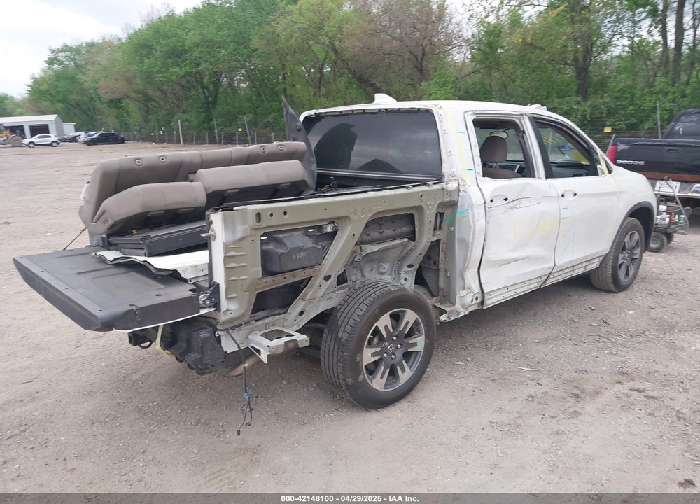 2017 HONDA RIDGELINE RTL VIN: 5FPYK3F57HB008389