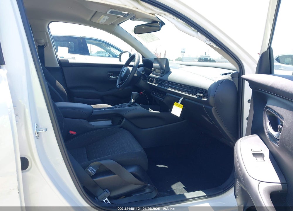 2025 HONDA HR-V 2WD LX VIN: 3CZRZ1H33SM715575