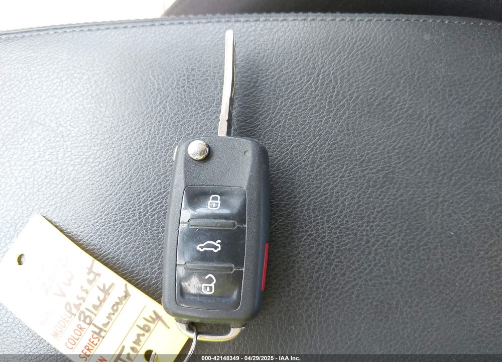 2012 VOLKSWAGEN PASSAT VIN: 1VWAP7A39CC025836