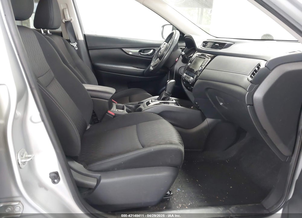 2018 NISSAN ROGUE VIN: KNMAT2MT1JP613460