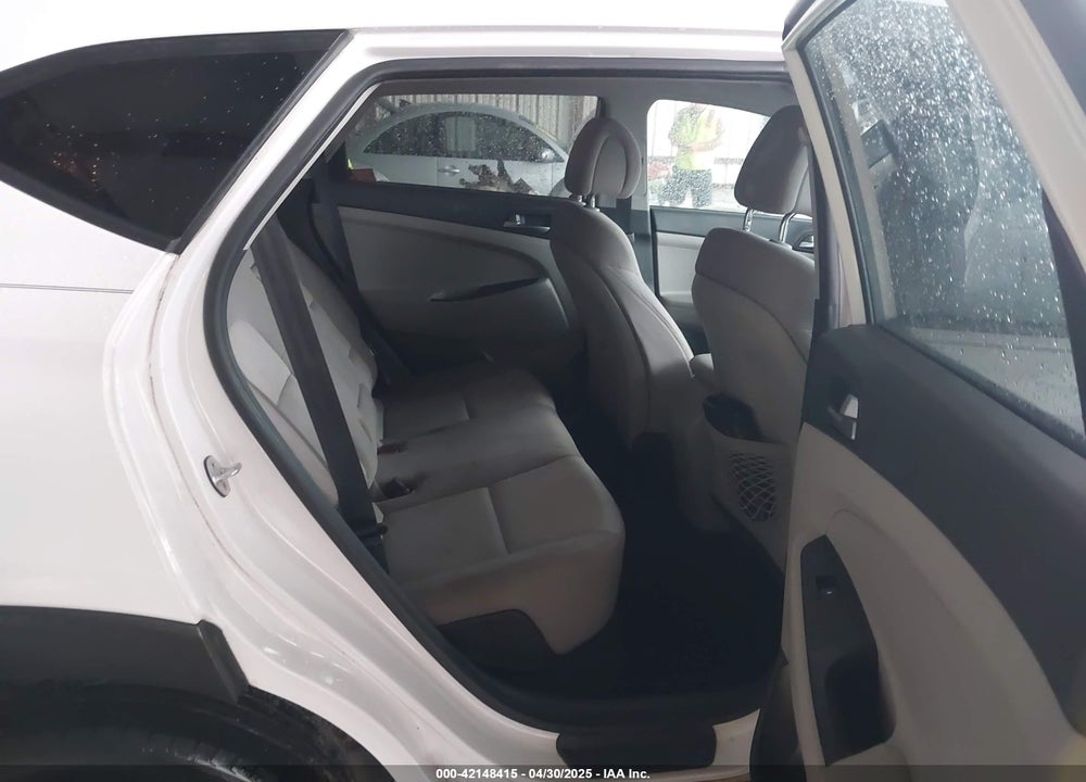 2016 HYUNDAI TUCSON VIN: KM8J23A41GU199477