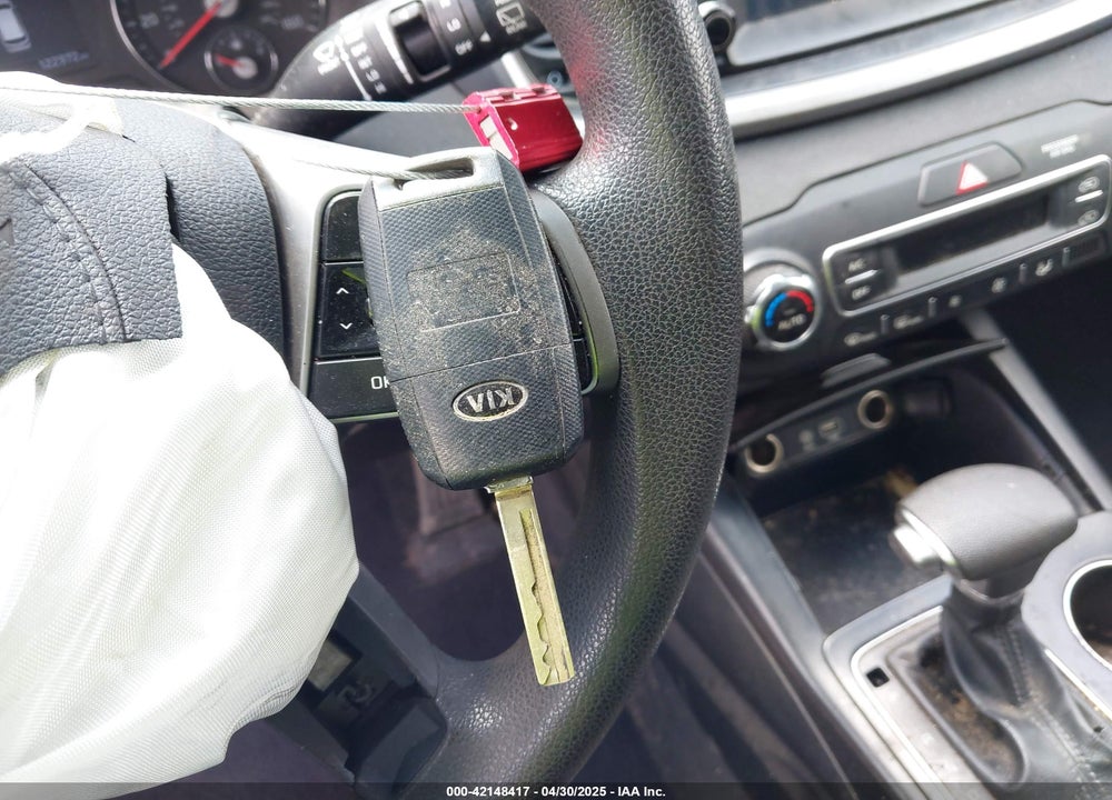2019 KIA SORENTO 3.3L LX VIN: 5XYPG4A51KG441192