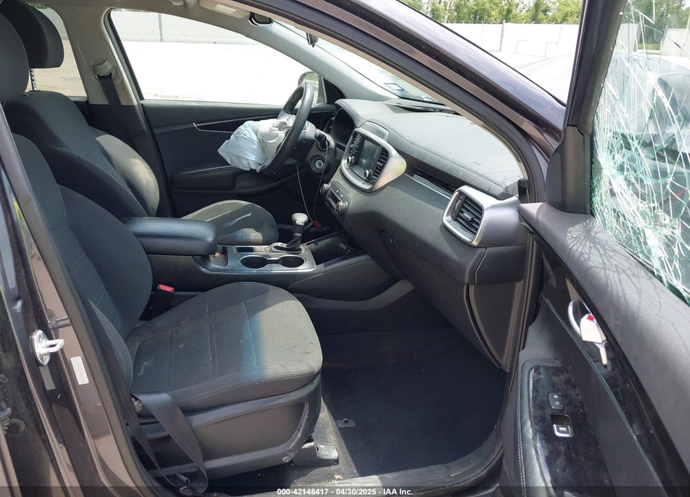2019 KIA SORENTO 3.3L LX VIN: 5XYPG4A51KG441192