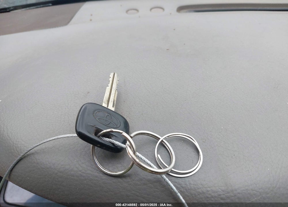 2002 TOYOTA CAMRY LE VIN: 4T1BE32K22U570082