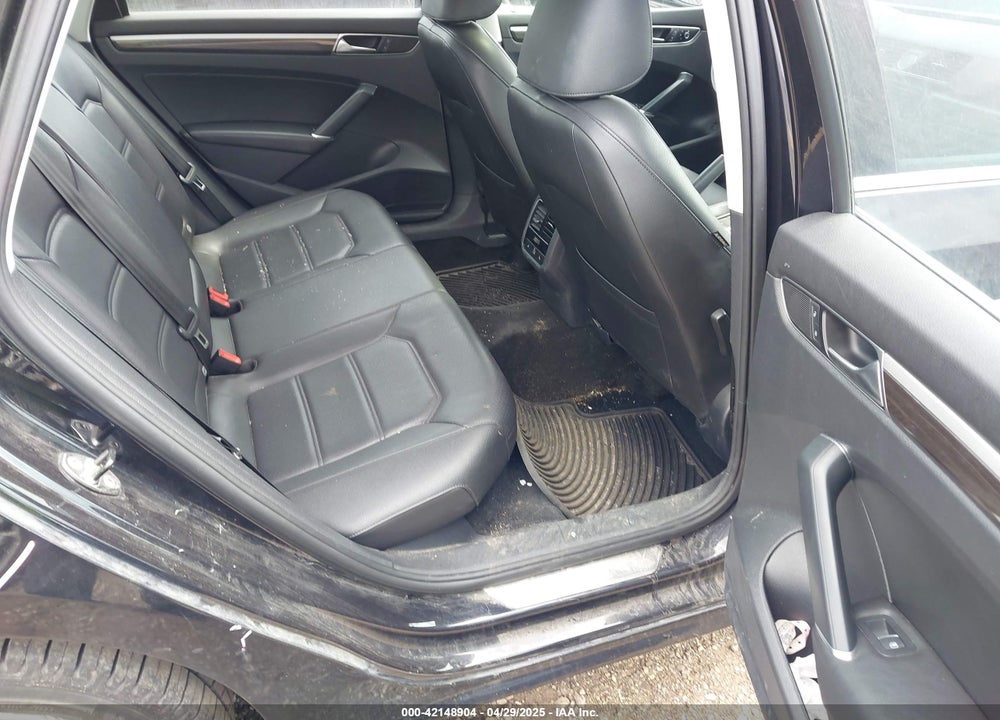 2017 VOLKSWAGEN PASSAT VIN: 1VWGT7A31HC078219