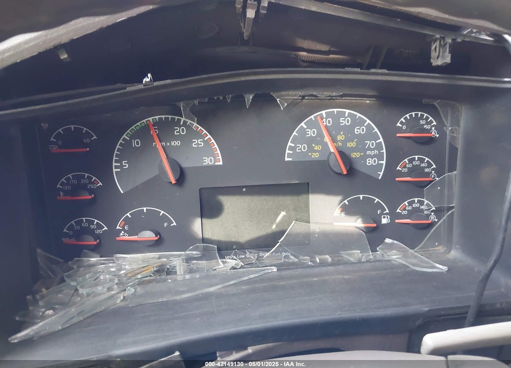 2013 VOLVO VHD VIN: 4V4KC9EJ1DN132638