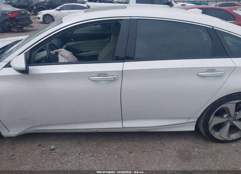 2018 HONDA ACCORD VIN: 1HGCV2F93JA005724