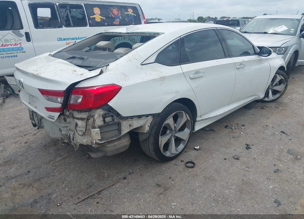 2018 HONDA ACCORD VIN: 1HGCV2F93JA005724