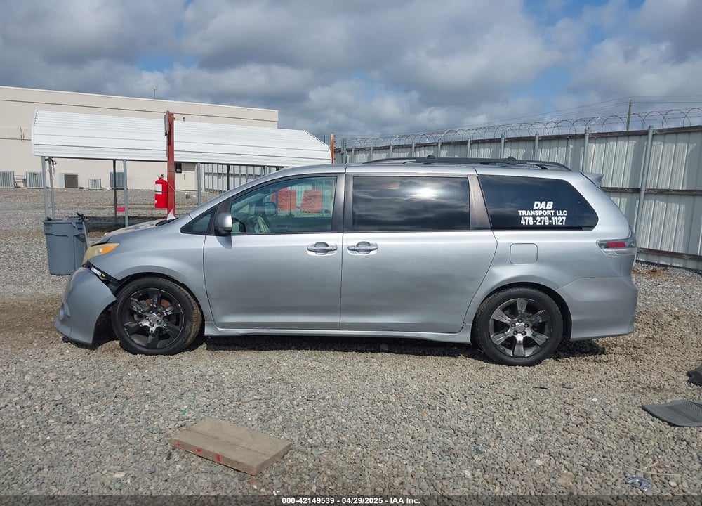2013 TOYOTA SIENNA SE 8 PASSENGER VIN: 5TDXK3DC1DS290542