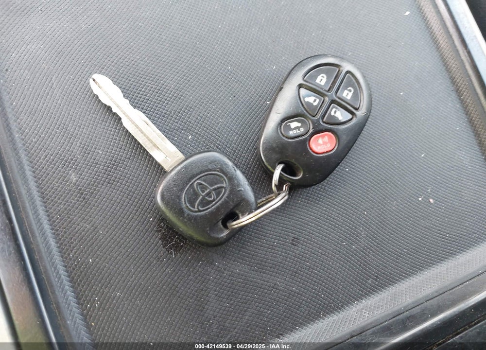 2013 TOYOTA SIENNA SE 8 PASSENGER VIN: 5TDXK3DC1DS290542