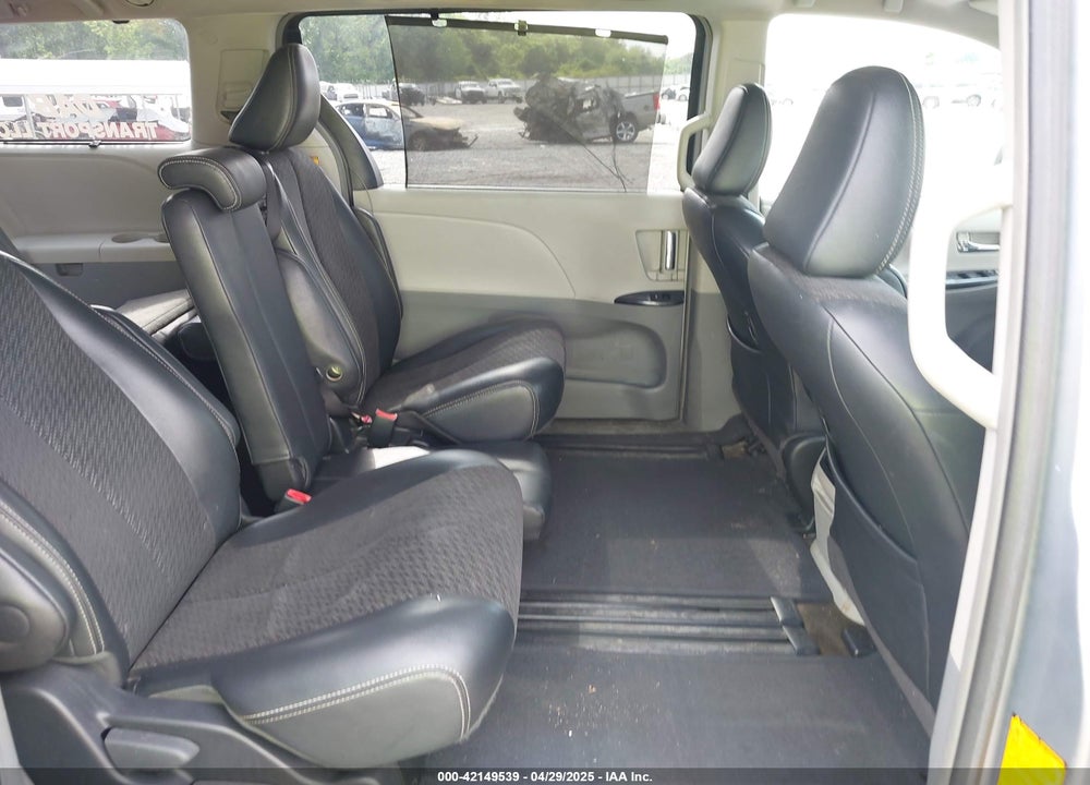 2013 TOYOTA SIENNA SE 8 PASSENGER VIN: 5TDXK3DC1DS290542