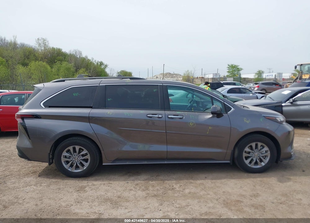 2024 TOYOTA SIENNA XLE VIN: 5TDYSKFC5RS139626