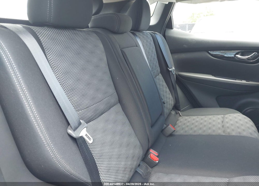 2017 NISSAN ROGUE SPORT VIN: JN1BJ1CP2HW013252