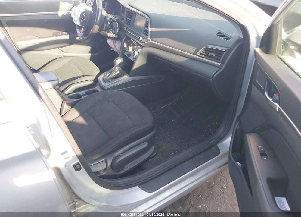 2019 HYUNDAI ELANTRA VIN: 5NPD84LF2KH441569