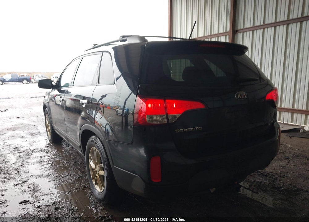 2014 KIA SORENTO LX VIN: 5XYKT4A61EG453538