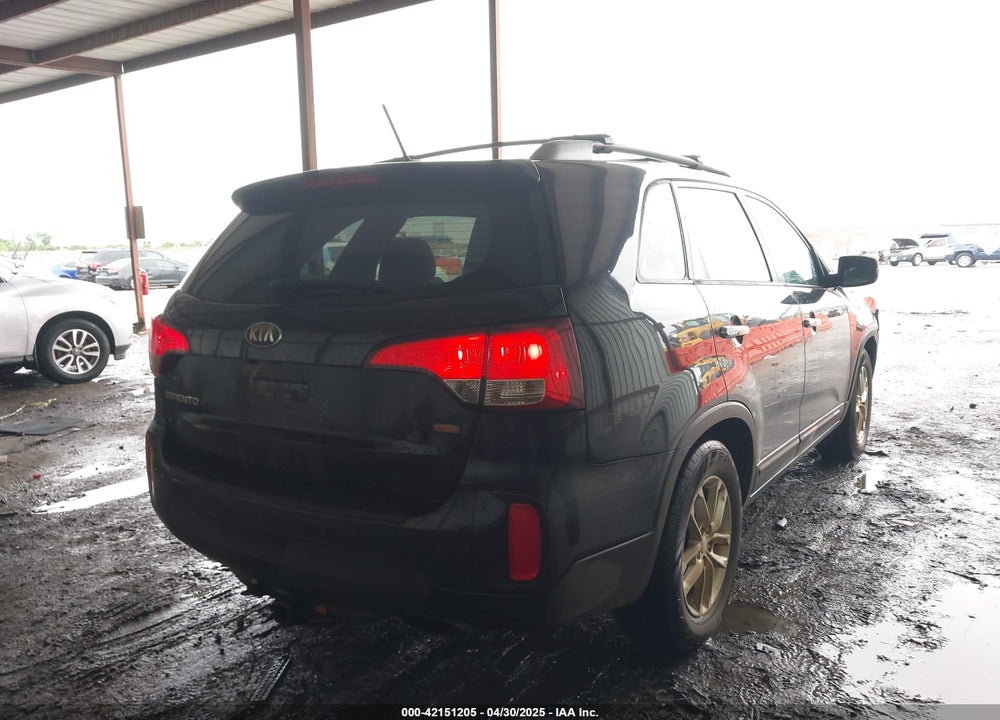 2014 KIA SORENTO LX VIN: 5XYKT4A61EG453538