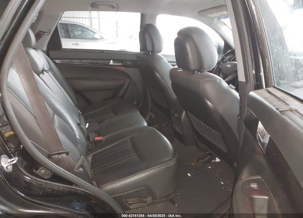 2014 KIA SORENTO LX VIN: 5XYKT4A61EG453538