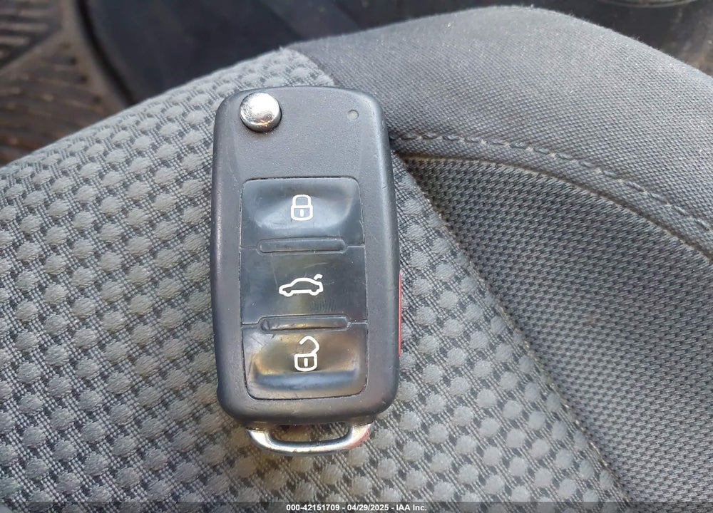 2010 VOLKSWAGEN JETTA VIN: 3VWKZ7AJ0AM667497
