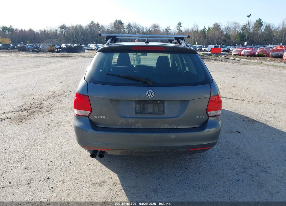 2010 VOLKSWAGEN JETTA VIN: 3VWKZ7AJ0AM667497