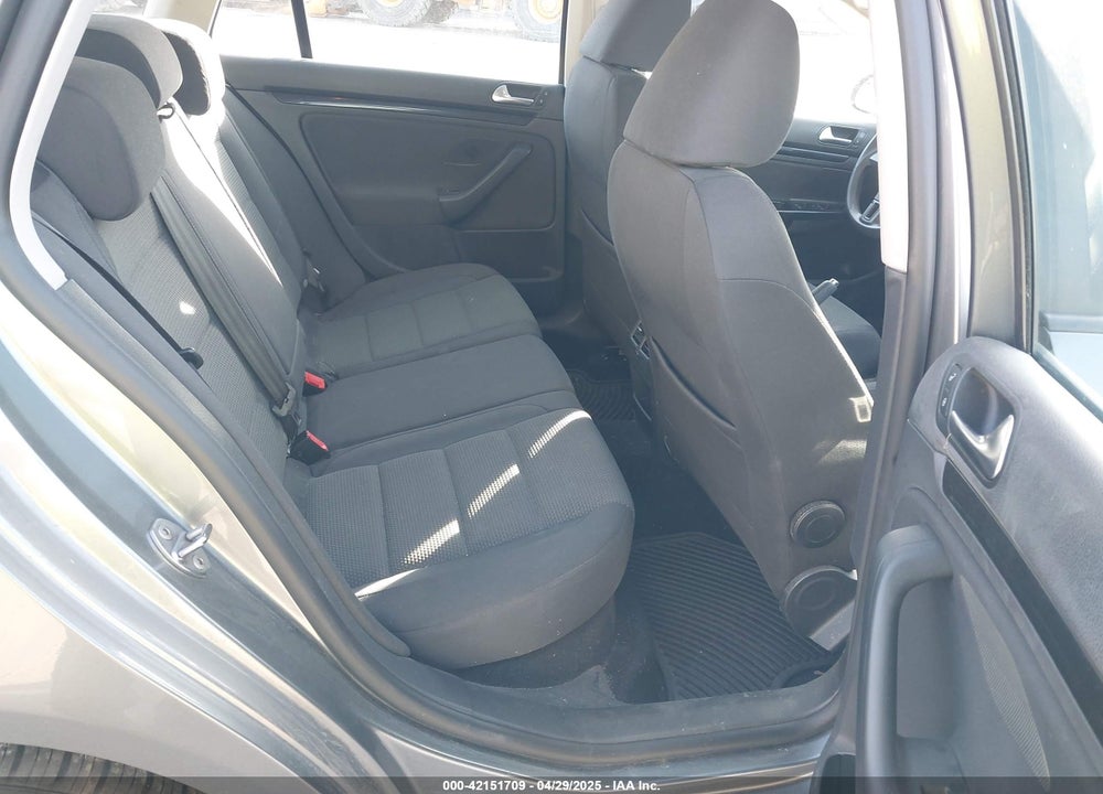 2010 VOLKSWAGEN JETTA VIN: 3VWKZ7AJ0AM667497