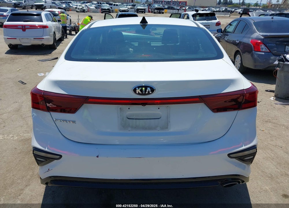 2021 KIA FORTE VIN: 3KPF24AD1ME309812
