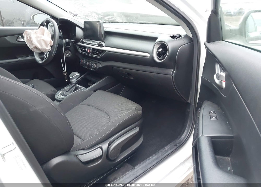 2021 KIA FORTE VIN: 3KPF24AD1ME309812